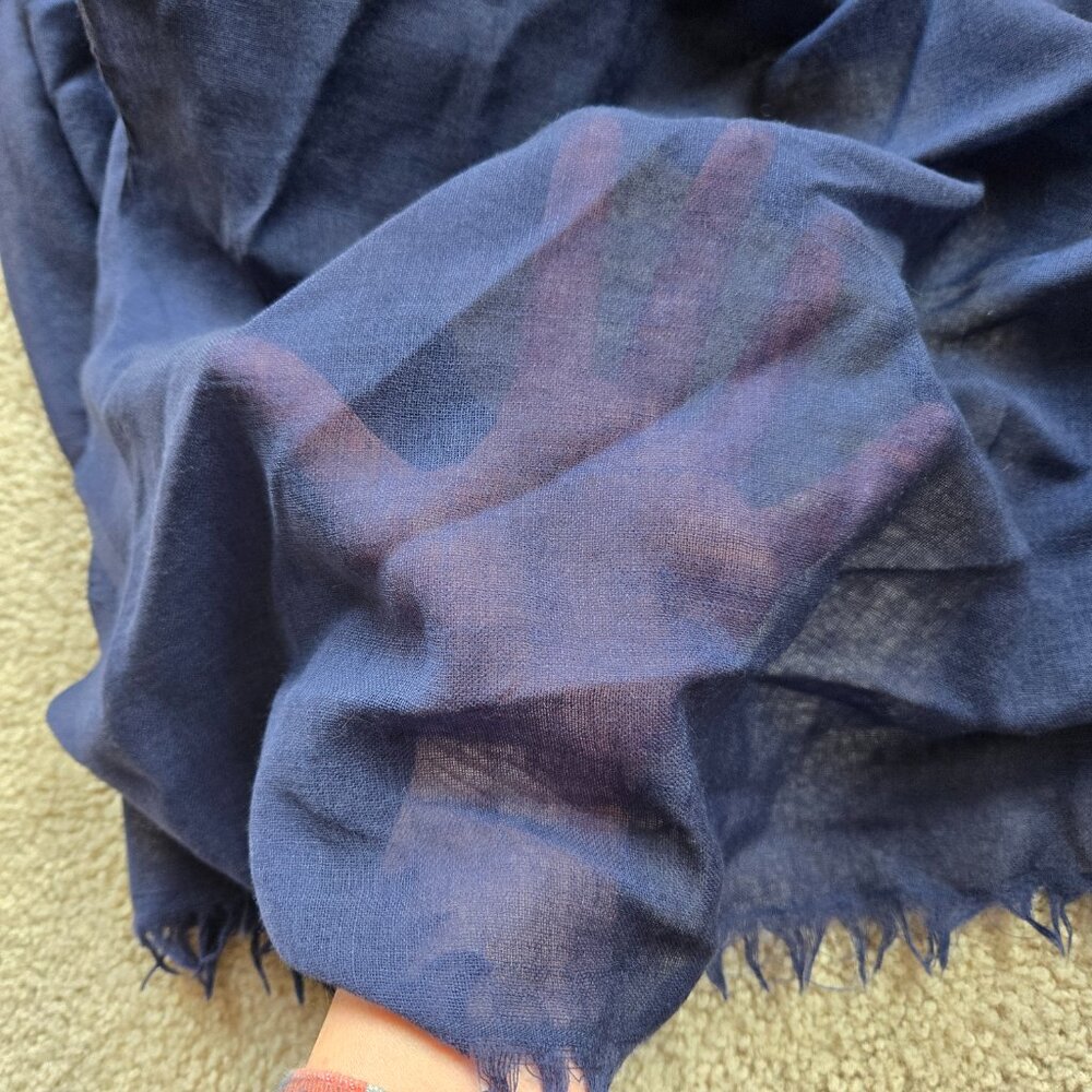 NEW Milans 100%  Lightweight Wool Scarf Navy Blue - Picture 4 of 5